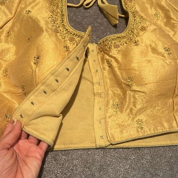 Gold Saree blouse with gold/pearl details - Picture 4 of 6